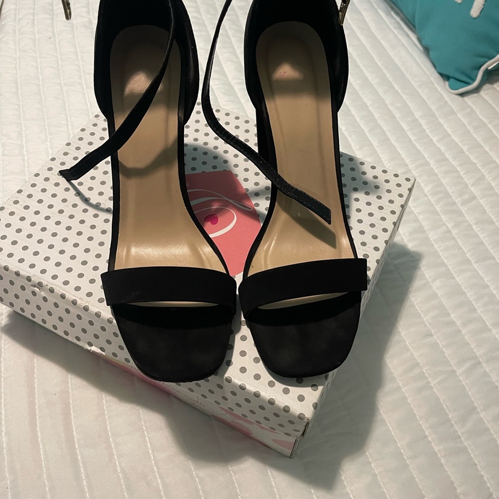 Delicious Black Chunky Heels with Ankle Straps - Picture 6 of 8